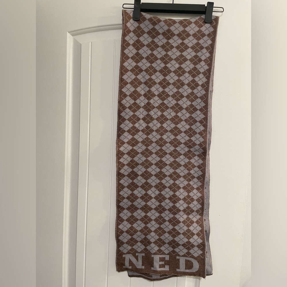 NED SMART LAB scarf. Smart Manufacturing and Responsive Textiles Laboratory